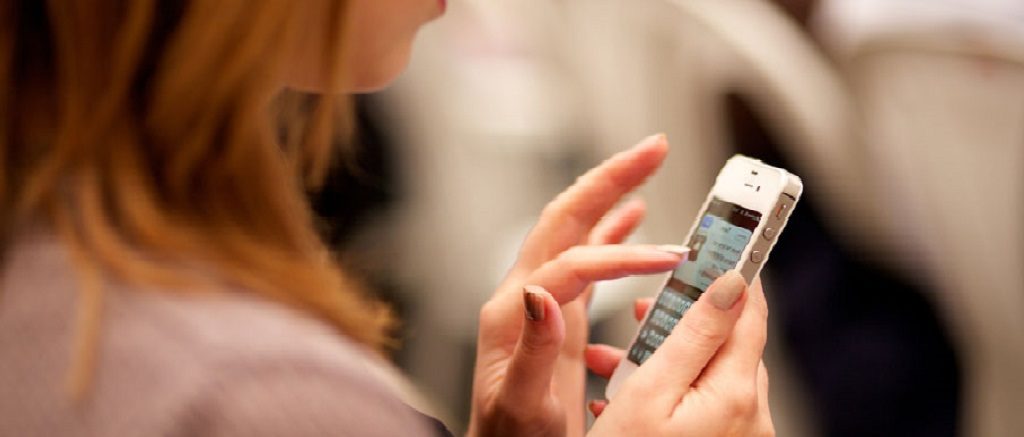 girl using celphone